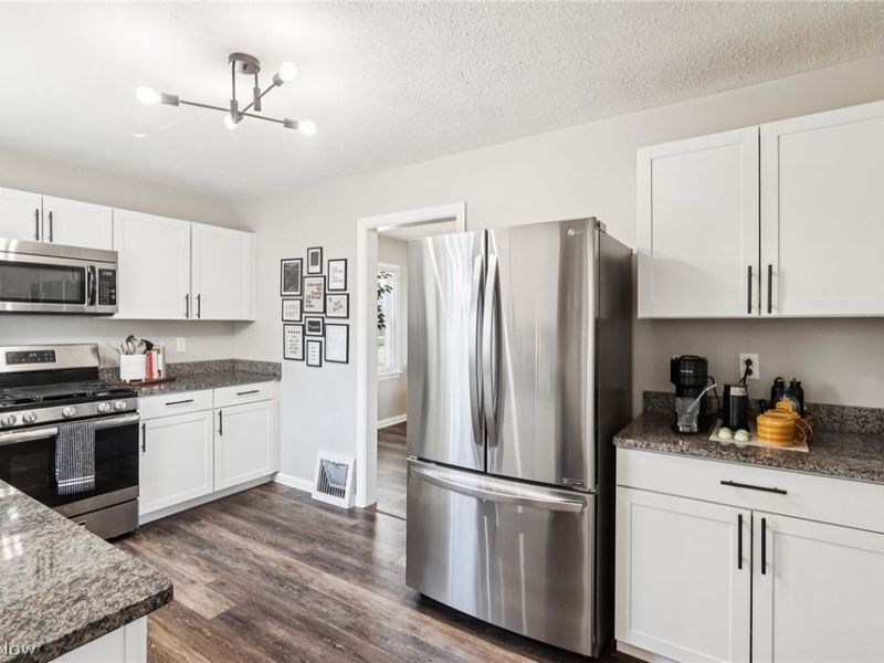 178 Como Street , Struthers, OH 44471 Photo 4