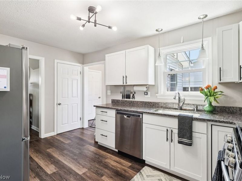 178 Como Street , Struthers, OH 44471 Photo 6