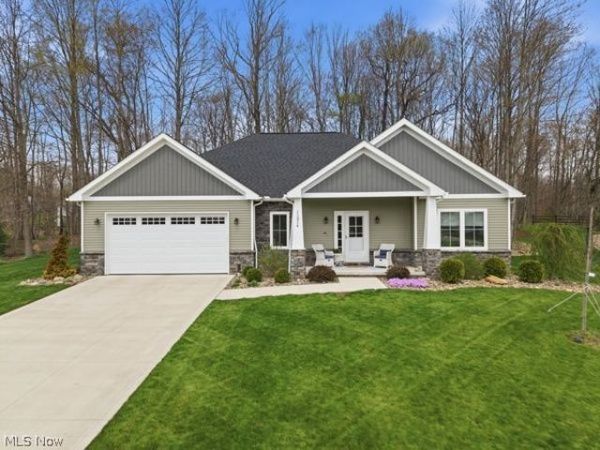 11014 Foxwood Trail S, Garrettsville, OH 44231