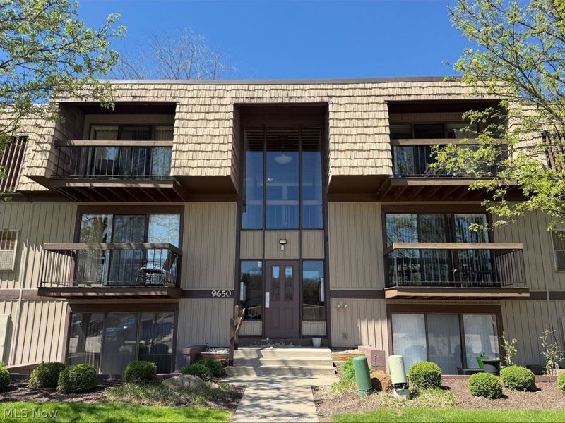 9650 Cove Drive, Unit F10, North Royalton, OH 44133 Photo 1