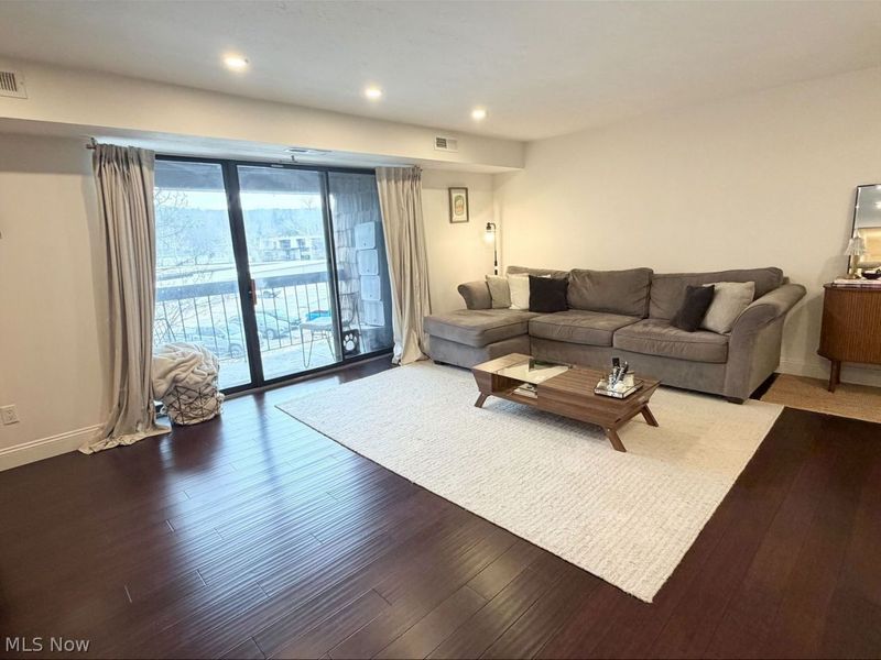 9650 Cove Drive, Unit F10, North Royalton, OH 44133 Photo 3