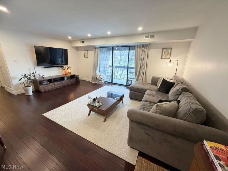 9650 Cove Drive, Unit F10, North Royalton, OH 44133 Photo 4