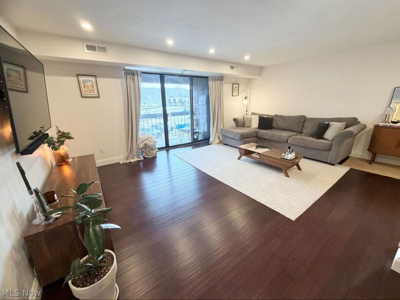 9650 Cove Drive, Unit F10, North Royalton, OH 44133 Photo 5