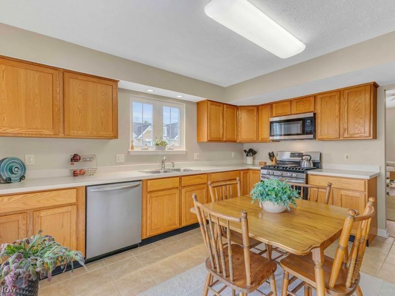 37050 Danforth Court , North Ridgeville, OH 44039 Photo 8