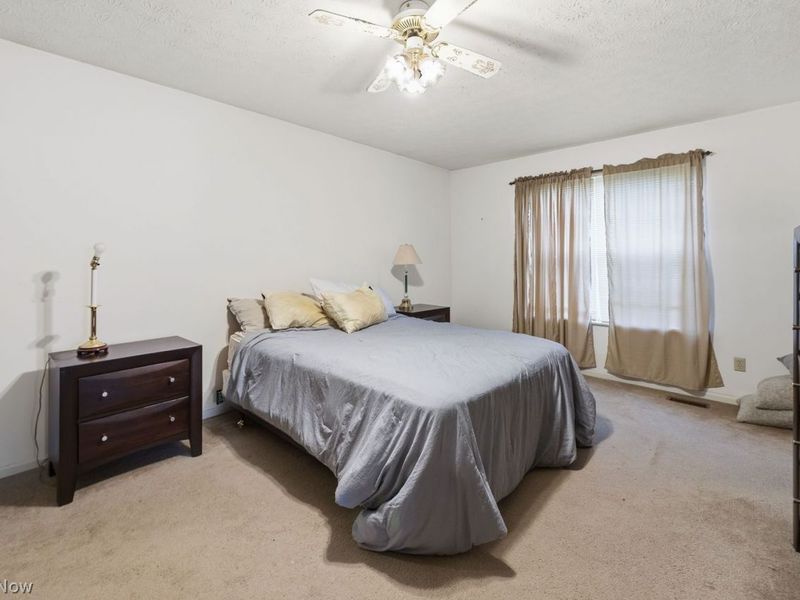 8020 Amberly Circle NW, North Canton, OH 44720 Photo 9