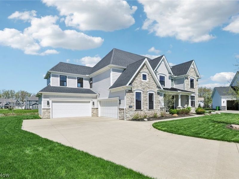 530 S Port Drive , Avon Lake, OH 44012 Photo 2