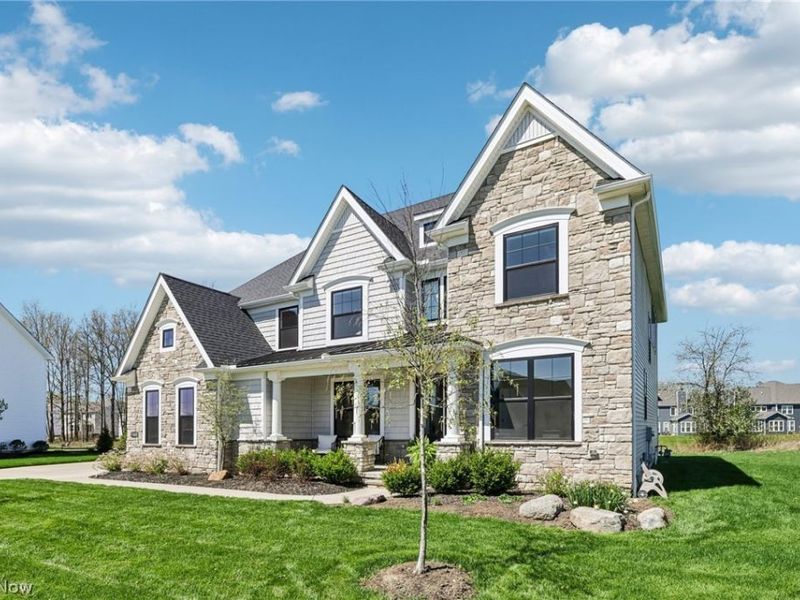 530 S Port Drive , Avon Lake, OH 44012 Photo 3