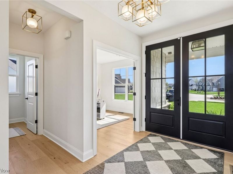 530 S Port Drive , Avon Lake, OH 44012 Photo 4