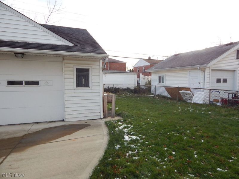 20330 S Lake Shore Boulevard, Euclid, OH 44123 Photo 4