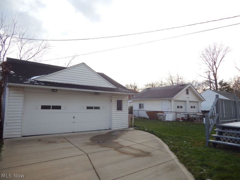 20330 S Lake Shore Boulevard, Euclid, OH 44123 Photo 5