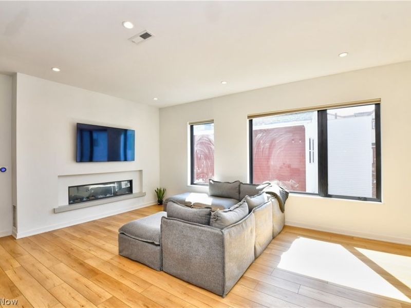 1898 E 123rd Street, Unit 102, Cleveland, OH 44106 Photo 2