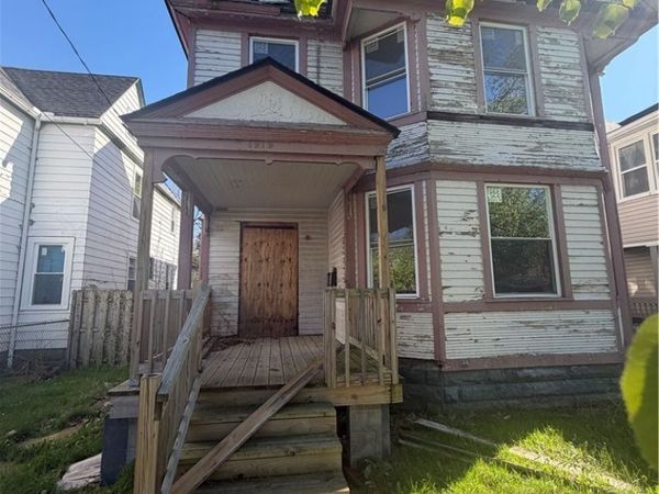 1919 Holmden Avenue , Cleveland, OH 44109