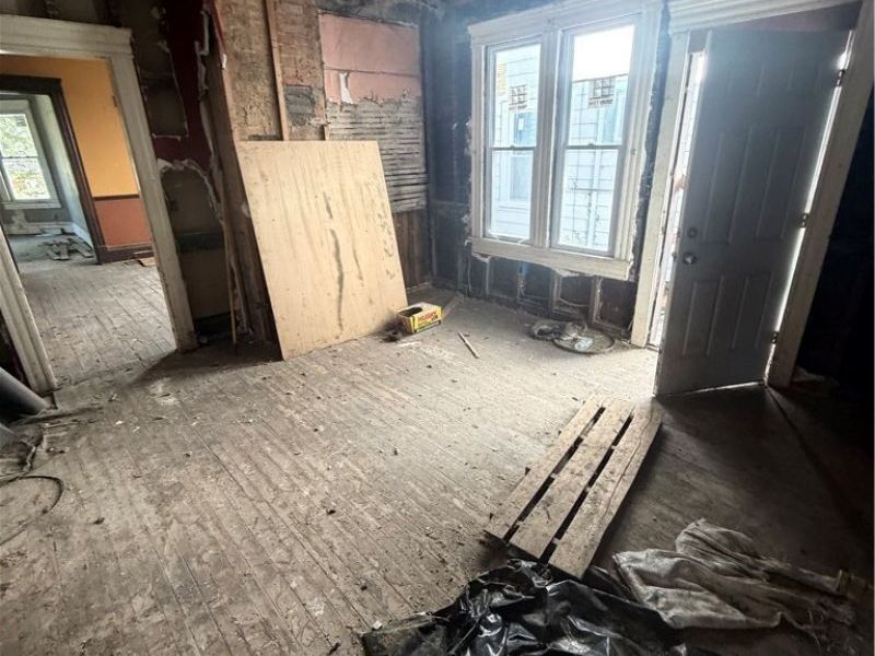 1919 Holmden Avenue , Cleveland, OH 44109 Photo 12