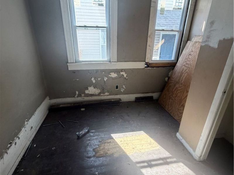 1919 Holmden Avenue , Cleveland, OH 44109 Photo 13