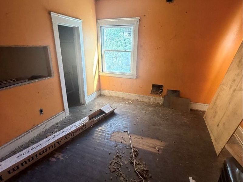 1919 Holmden Avenue , Cleveland, OH 44109 Photo 14