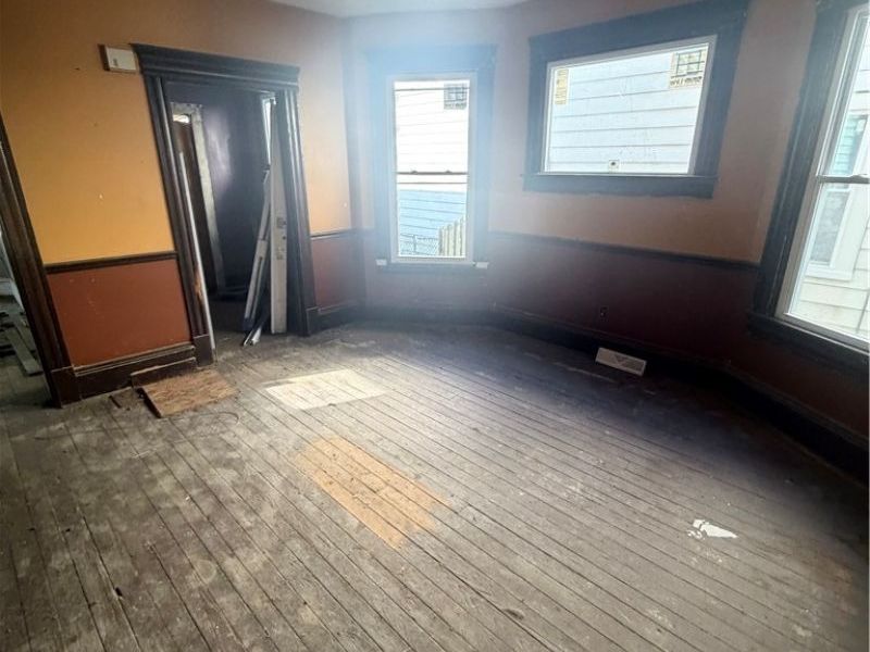 1919 Holmden Avenue , Cleveland, OH 44109 Photo 16