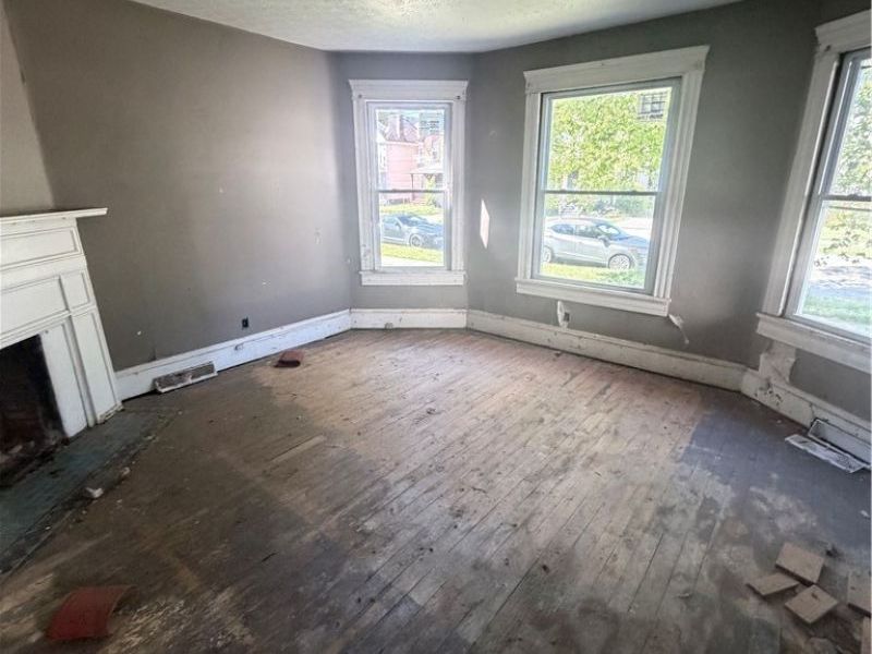 1919 Holmden Avenue , Cleveland, OH 44109 Photo 17