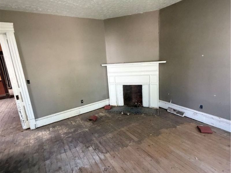 1919 Holmden Avenue , Cleveland, OH 44109 Photo 18