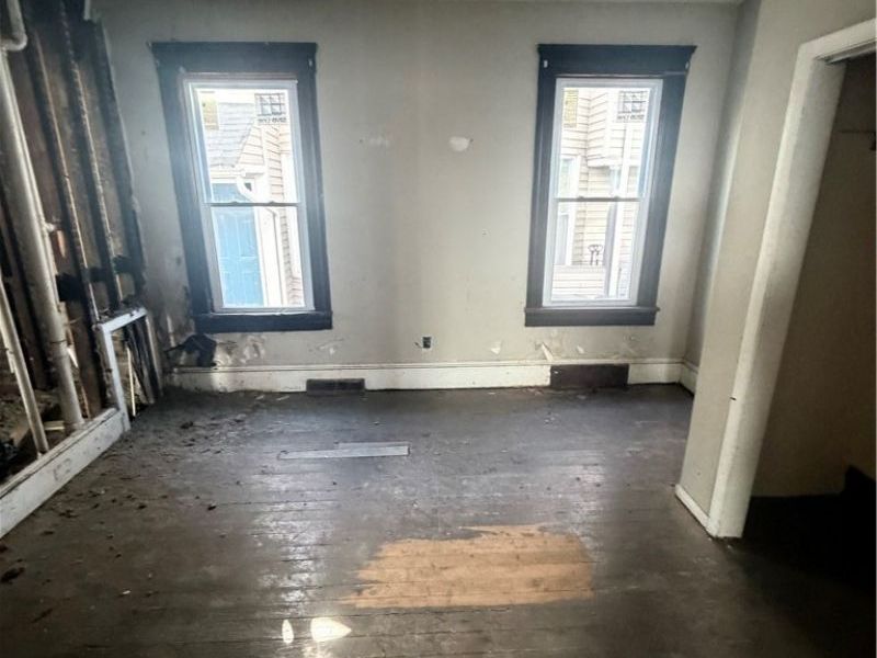 1919 Holmden Avenue , Cleveland, OH 44109 Photo 20