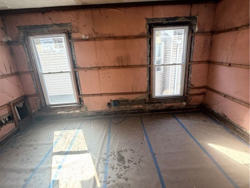 1919 Holmden Avenue , Cleveland, OH 44109 Photo 9