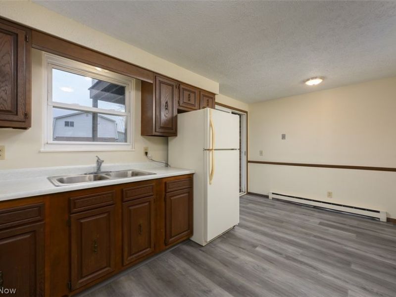 325 Noble Street W, East Canton, OH 44730 Photo 4