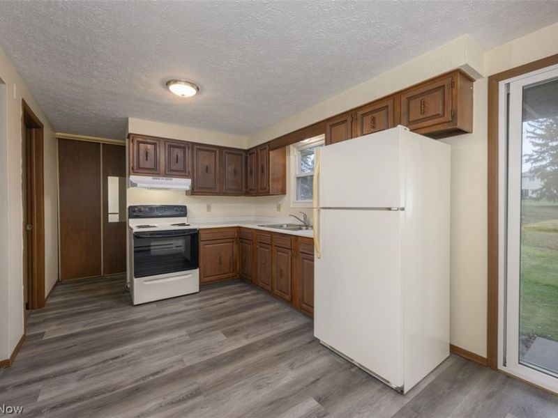 325 Noble Street W, East Canton, OH 44730 Photo 5