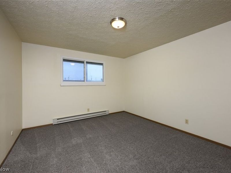 325 Noble Street W, East Canton, OH 44730 Photo 6