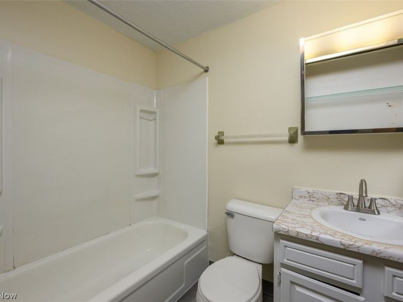 325 Noble Street W, East Canton, OH 44730 Photo 8