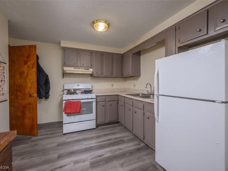 403 Noble Street W, East Canton, OH 44730 Photo 3