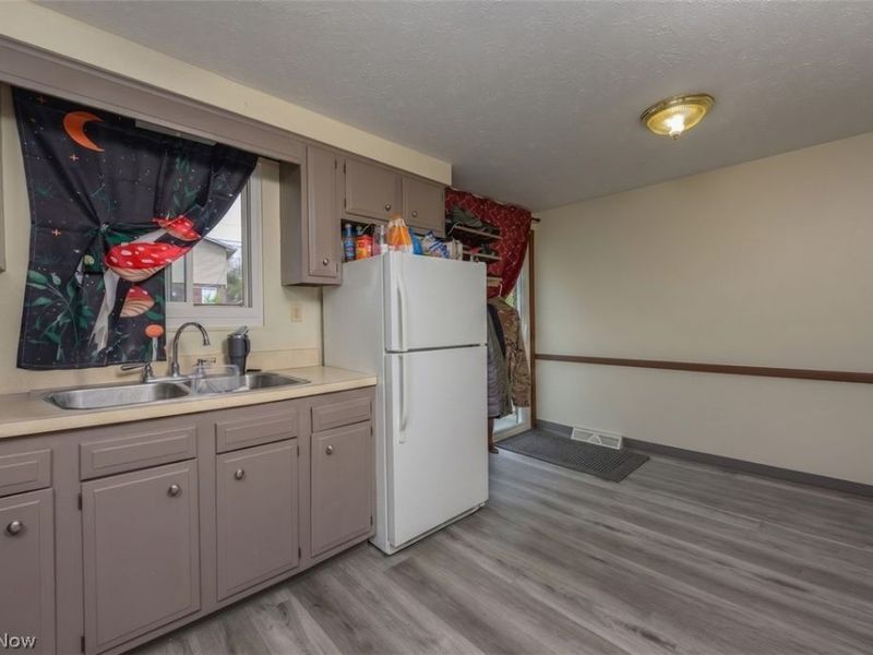 403 Noble Street W, East Canton, OH 44730 Photo 4