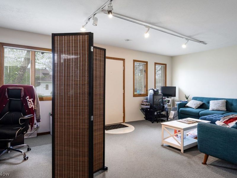 1655-1657 Tanglewood Drive, Akron, OH 44313 Photo 13