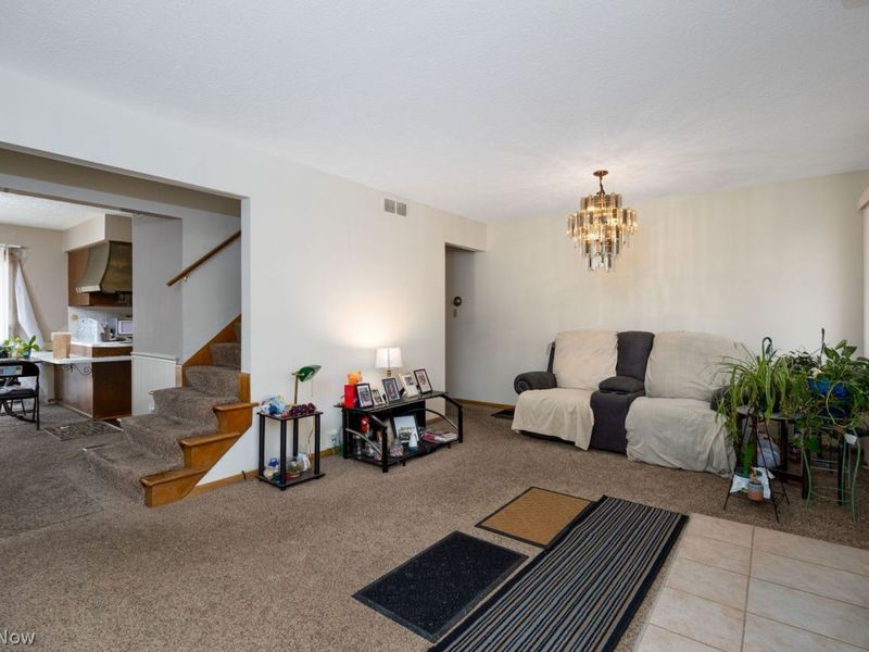 1655-1657 Tanglewood Drive, Akron, OH 44313 Photo 2