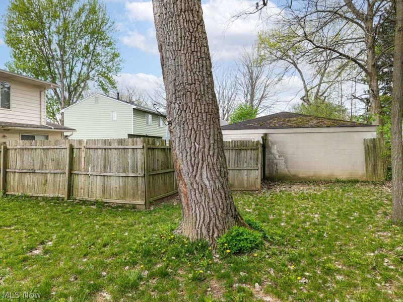 1655-1657 Tanglewood Drive, Akron, OH 44313 Photo 25