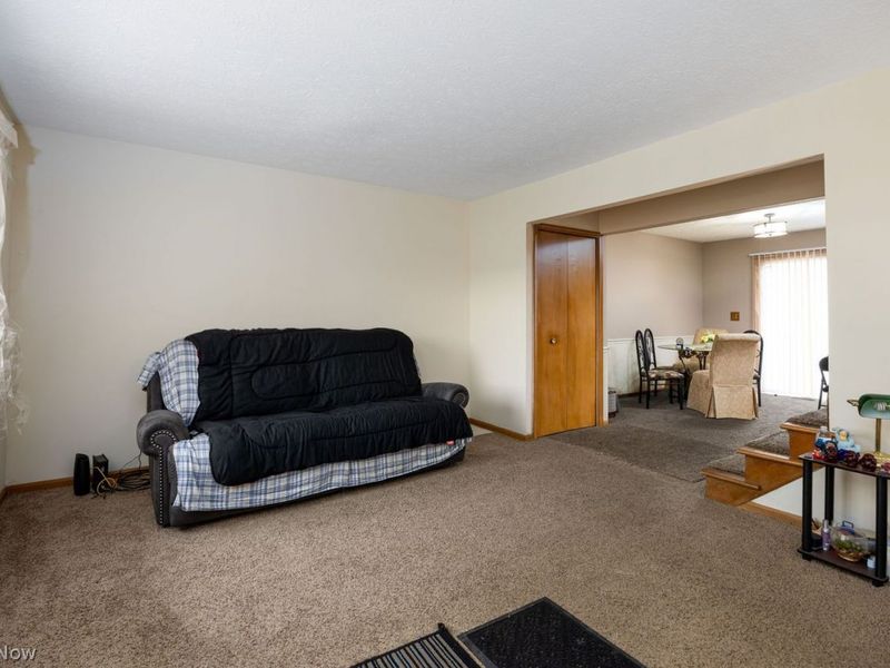 1655-1657 Tanglewood Drive, Akron, OH 44313 Photo 4