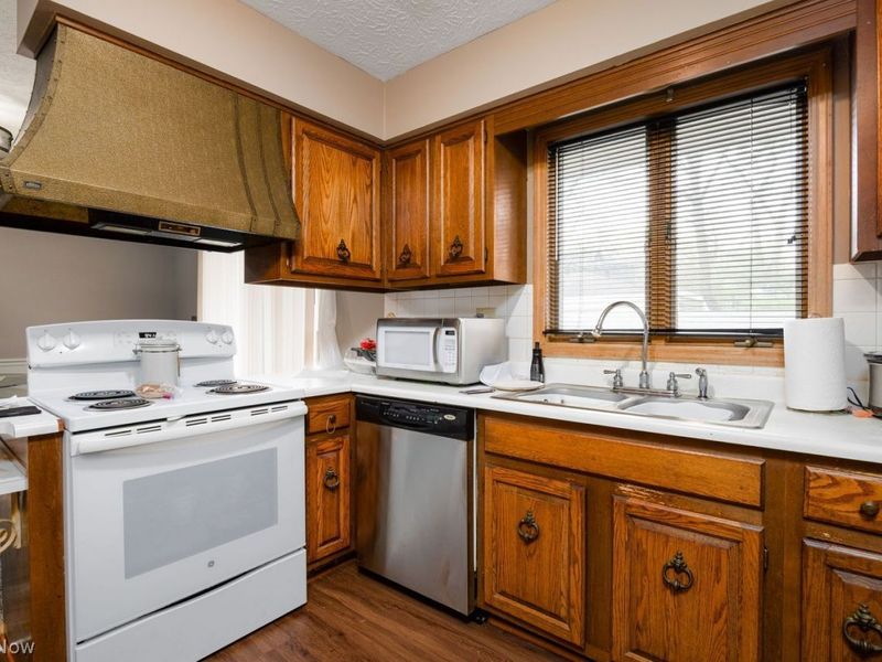 1655-1657 Tanglewood Drive, Akron, OH 44313 Photo 5