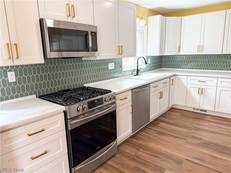 412 Alexander Avenue , Lorain, OH 44052 Photo 4