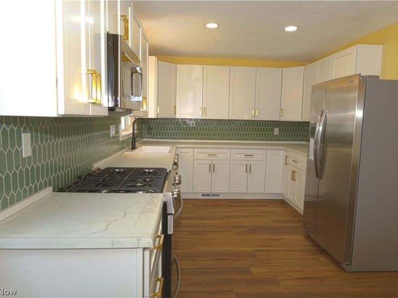 412 Alexander Avenue , Lorain, OH 44052 Photo 5