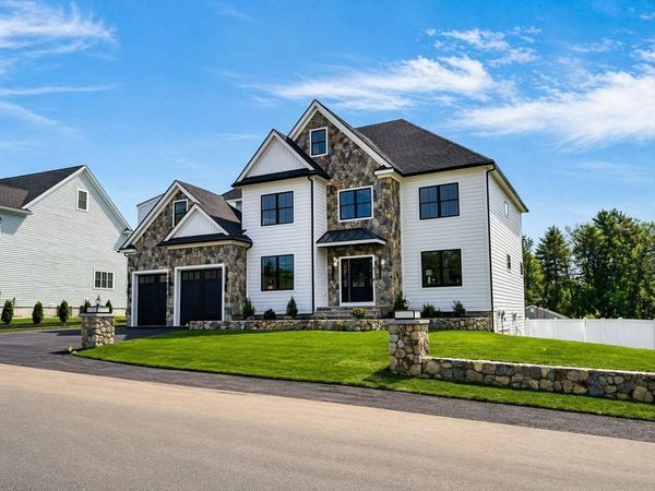 5 Lisa St, Burlington, MA 01803