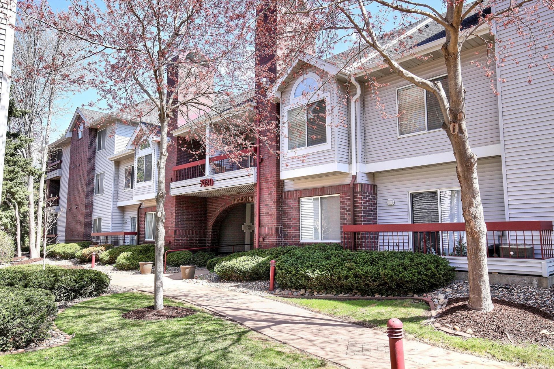 7420 Edinborough Way  Edina, MN 55435