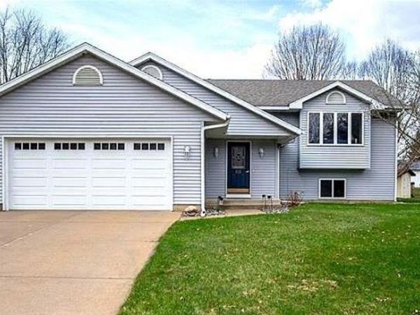 512 Windsor Forest Drive, Altoona, WI 54720