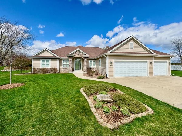 1404 Whitetail RUN, Mukwonago, WI 53149