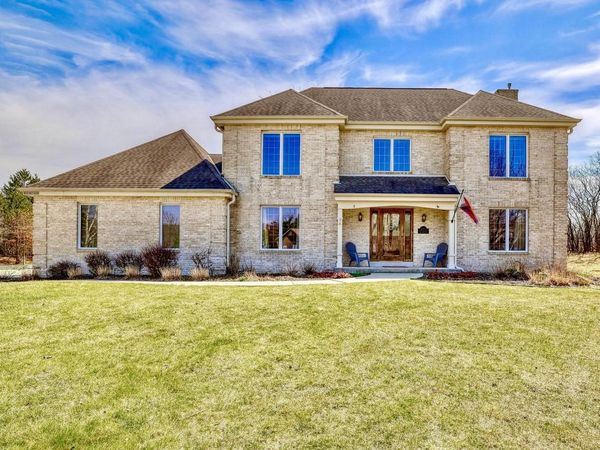 W157N7420 Stonewood CIRCLE, Menomonee Falls, WI 53051