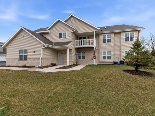 W197N16902 Stonewall DRIVE, Jackson, WI 53037