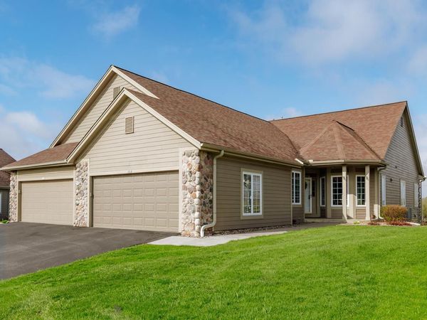 2804 Glen Ivy DRIVE, West Bend, WI 53090