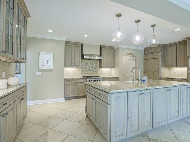 2545 S Rookwood Drive, Cincinnati, OH 45208 Photo 14