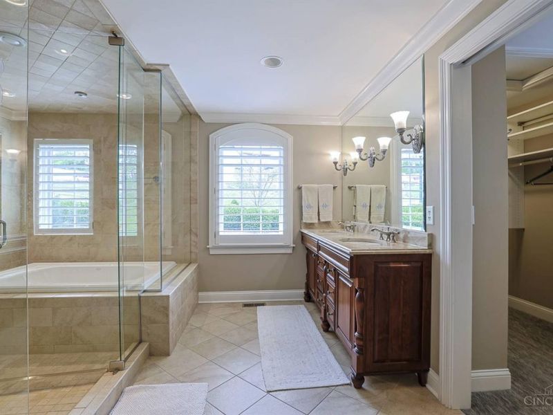 2545 S Rookwood Drive, Cincinnati, OH 45208 Photo 28