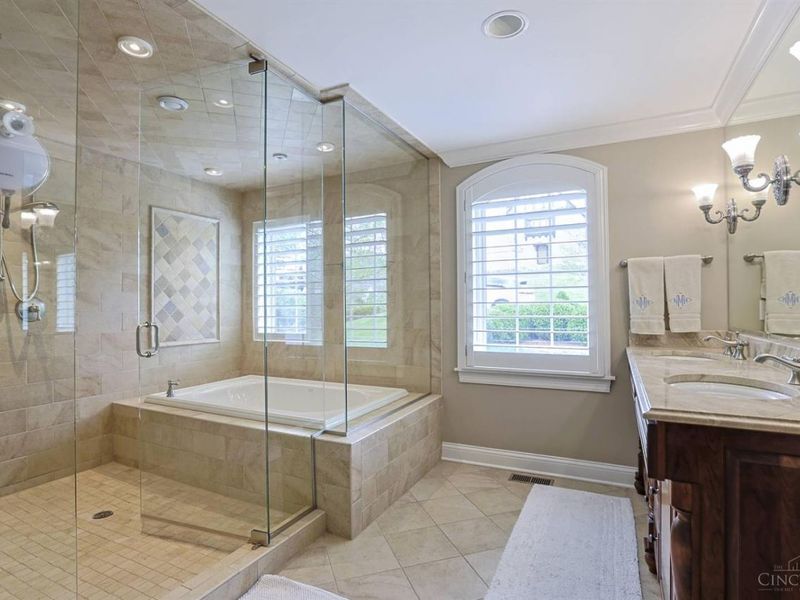 2545 S Rookwood Drive, Cincinnati, OH 45208 Photo 29