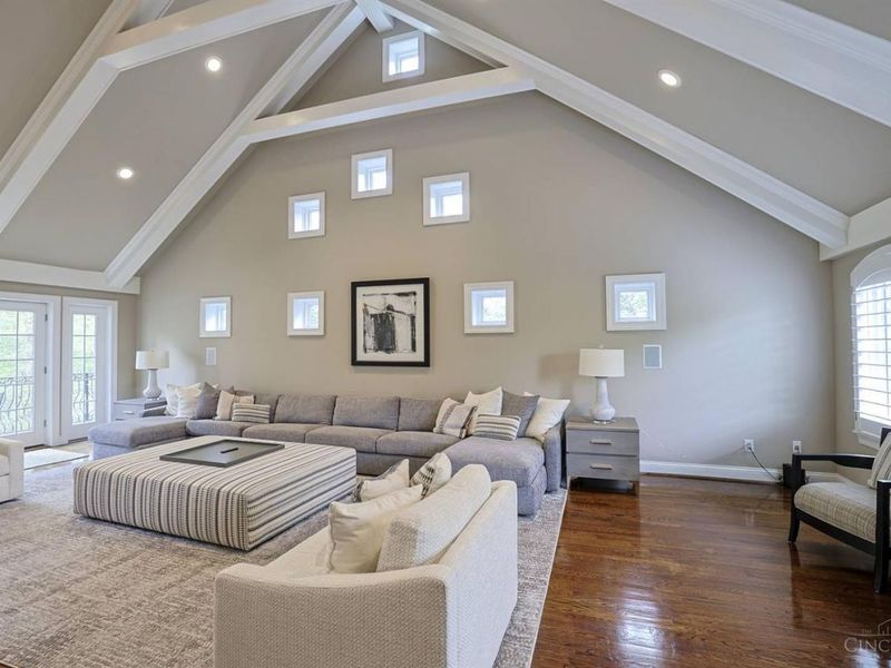 2545 S Rookwood Drive, Cincinnati, OH 45208 Photo 9