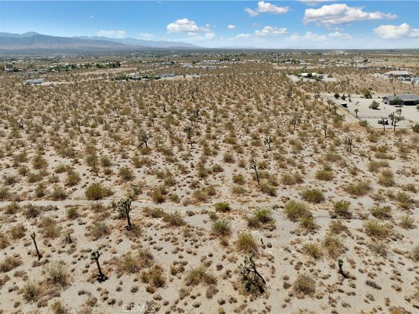 2 Wintergreen Rd , Pinon Hills, CA 92372