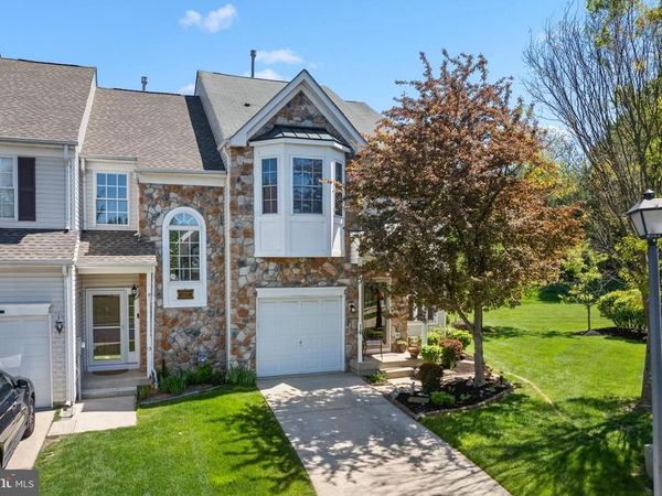 16 FARMINGTON COURT, BORDENTOWN, NJ 08505